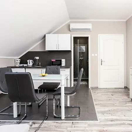 Apartment Gardi *